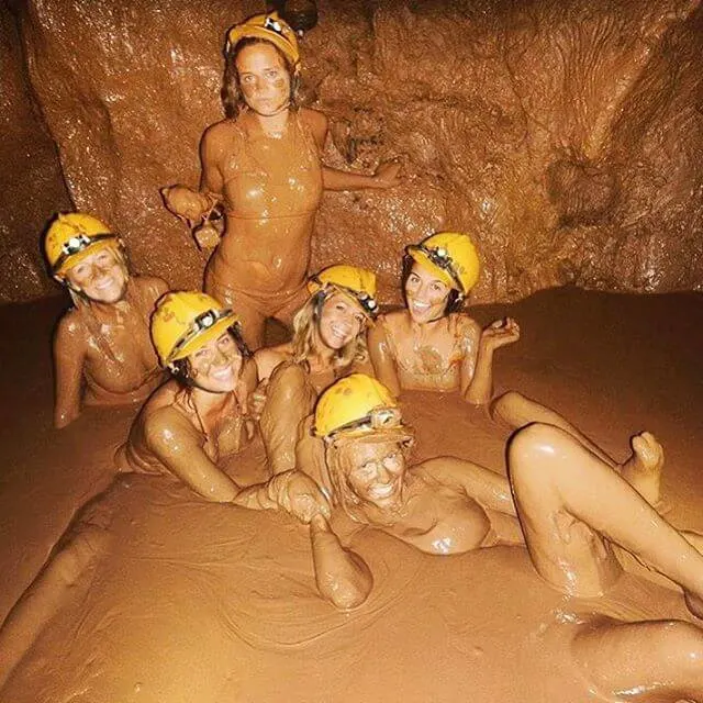 mud cave phone nha vietnam