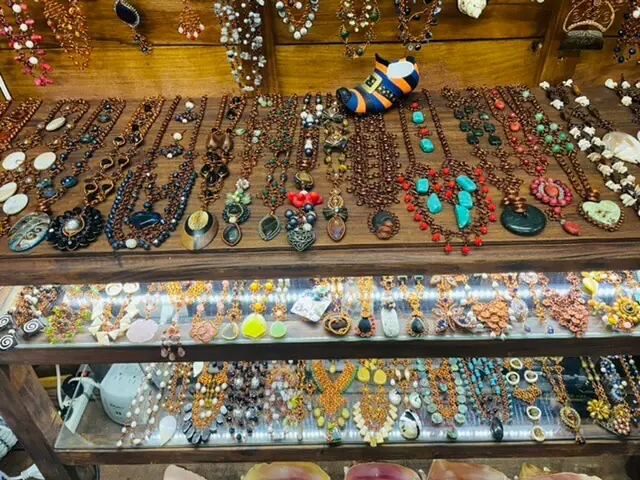 Parque de Las Palapas market stalls downtown cancun