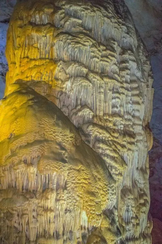 Paradise Cave Phone Nha Vietnam