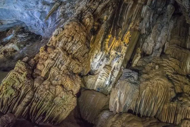Paradise Cave Phone Nha Vietnam