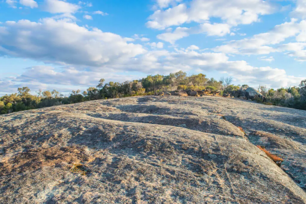 nepowie rock white rock thompson rock