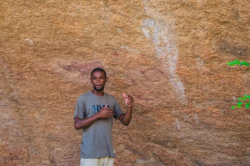 namibian road trip spitzkoppe bushman paintings