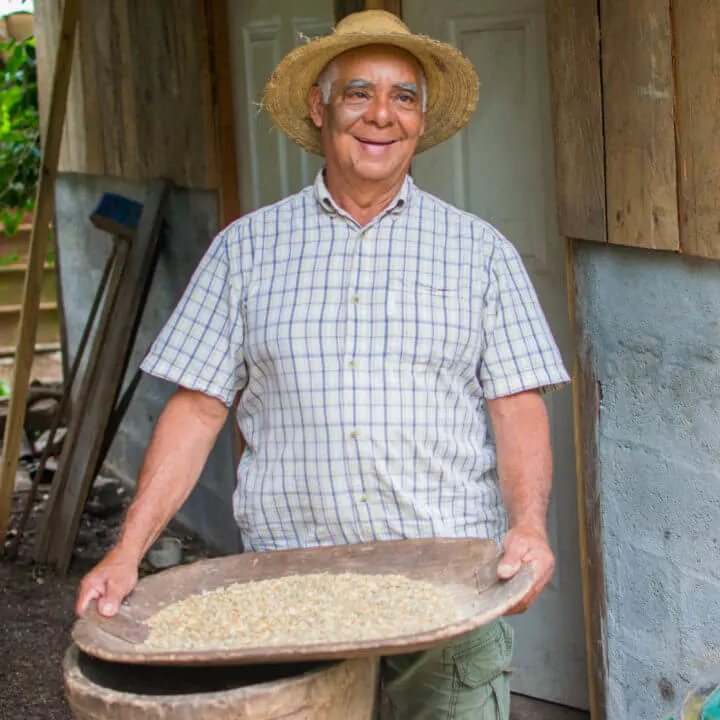 lost and found hiking adventure hostel in panama organic coffee farm tour Cune