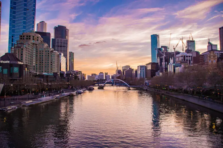 Yarra river sunset - melbourne CBD and southbank.