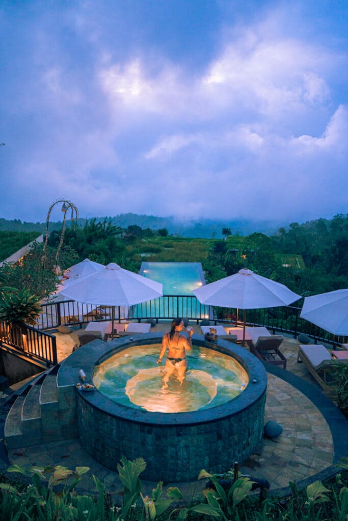 munduk moding plantation rainy day in the jacuzzi