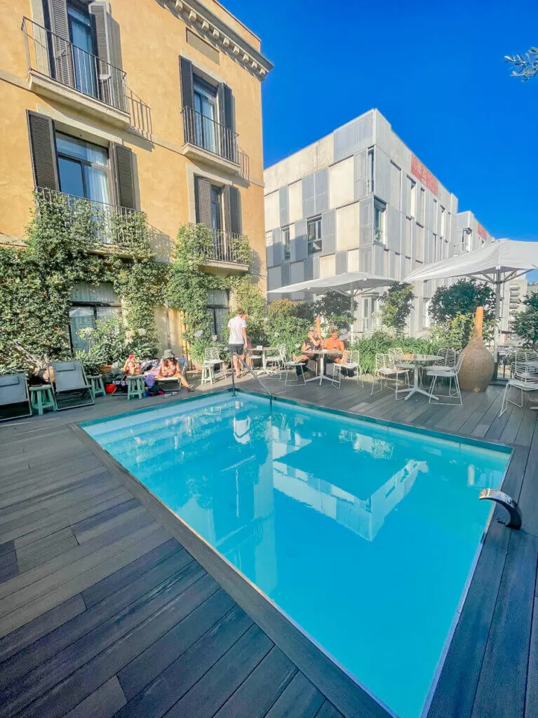 Hotel Oasis Roof Pool and bar 