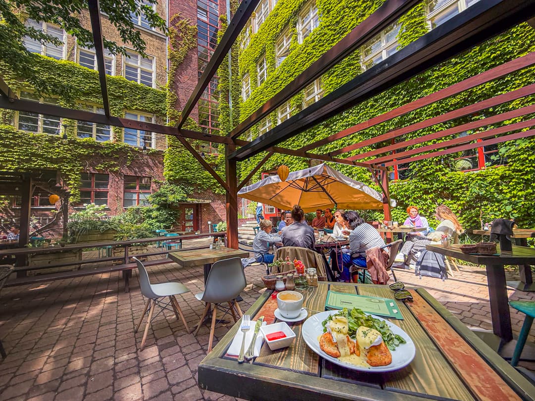 House of Small Wonder: Cute Courtyard Cafe
