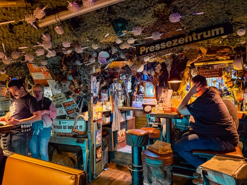 Klo toilet themed bar in Berlin hidden gems