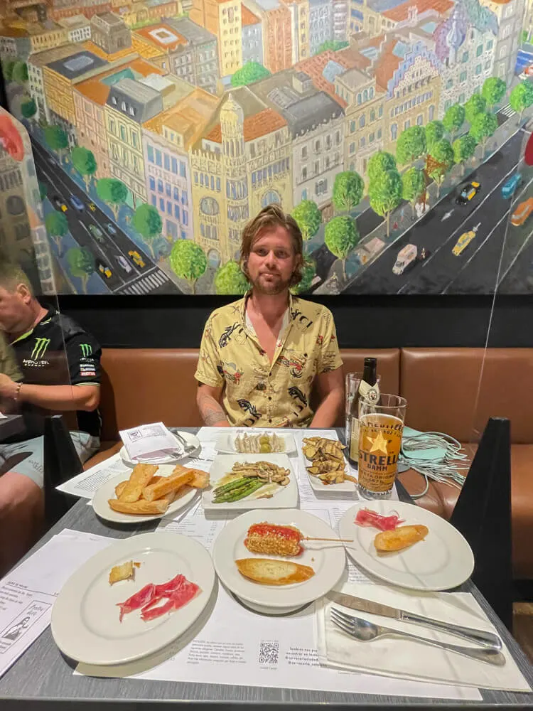 Spains Travel Tips - spanish eat late 