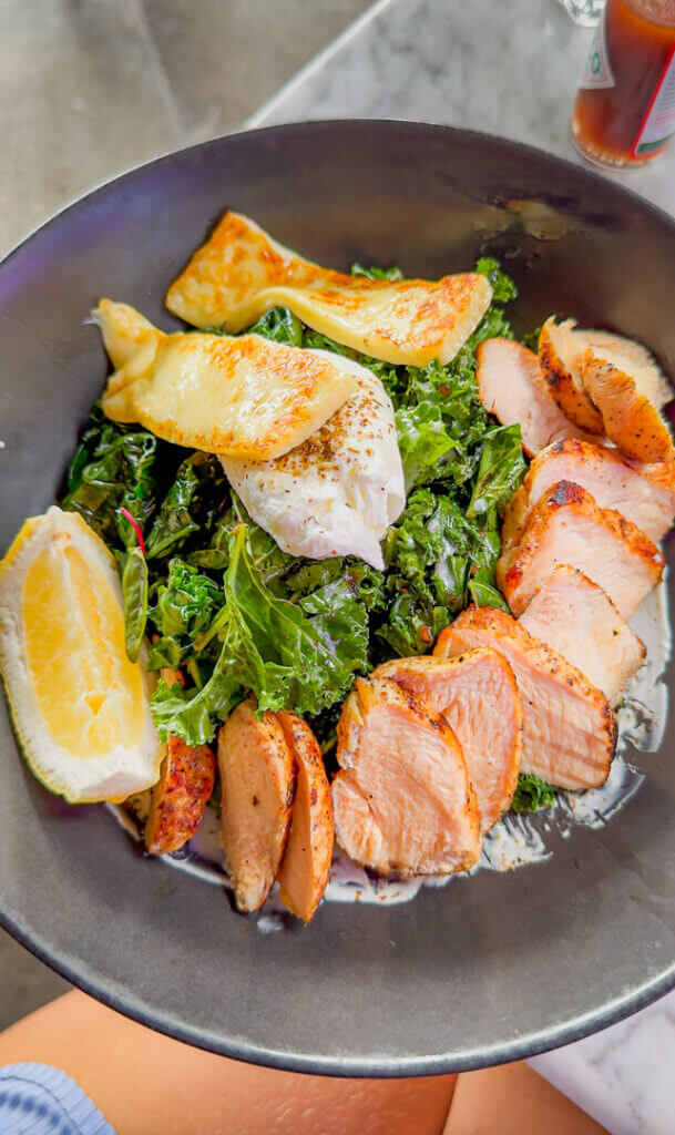 kale chicken bowl at lusa by suka canggu brunch 