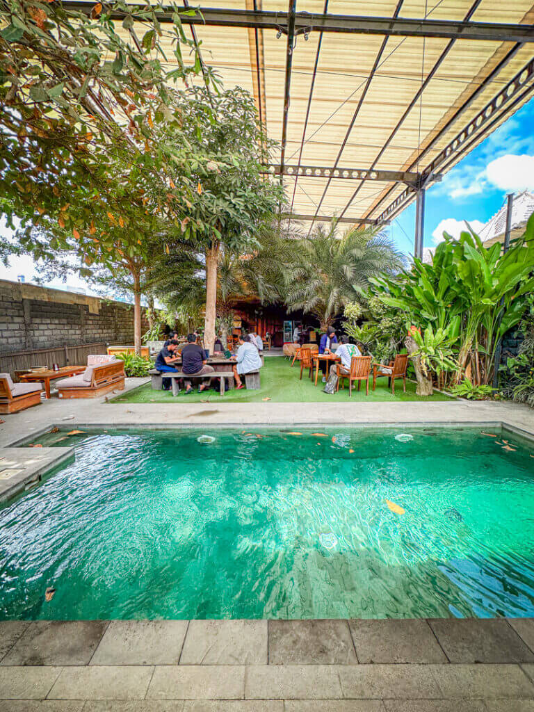 Amolas cafe pool 