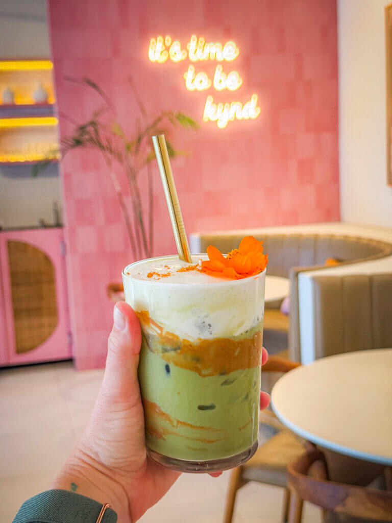 Kynd cafe canggu biscoff matcha latte