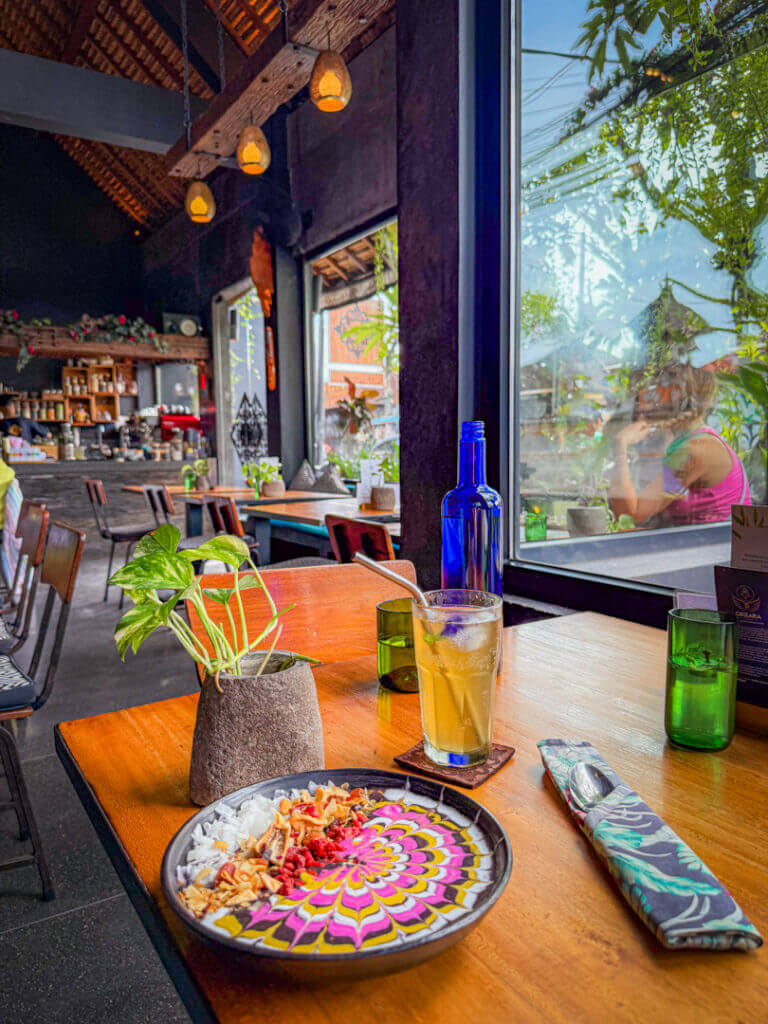 Vida Canggu cafe iconic smoothie bowl