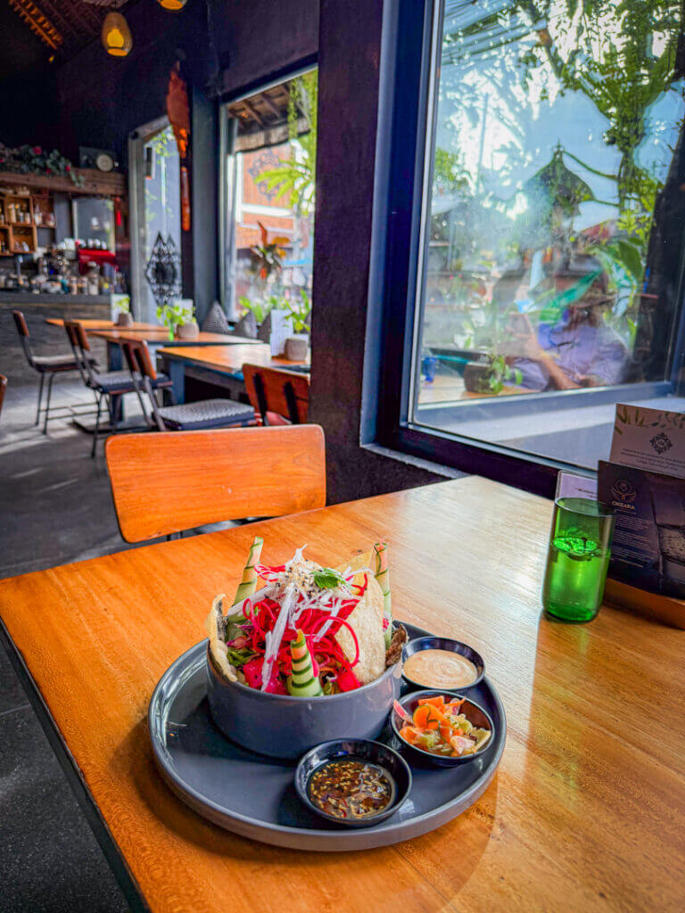 Vida restaurant Canggu poke bowl 