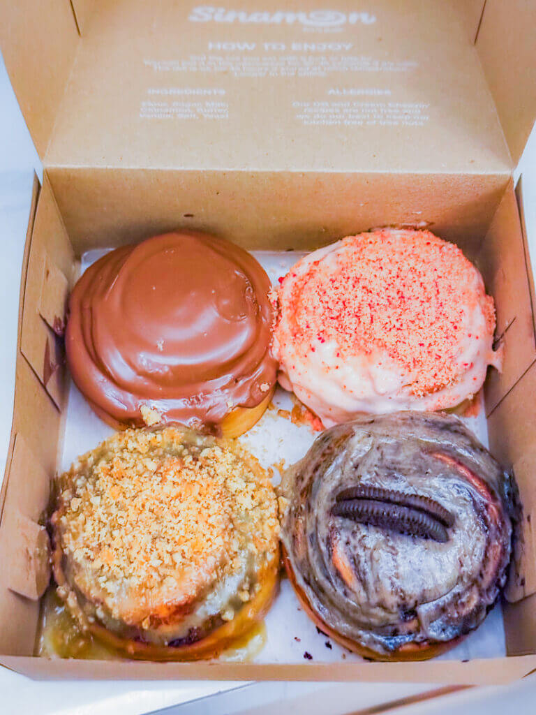 Sinamon bali mixed cinnamon rolls box
