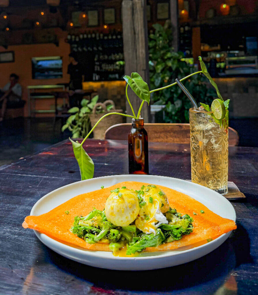 Rize Cafe Canggu Pererenan dosa eggs benny 