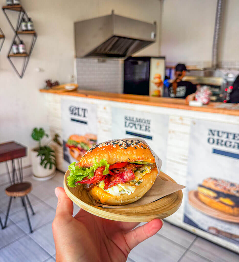 Bagel It BLT Deluxe canggu cafe bagel