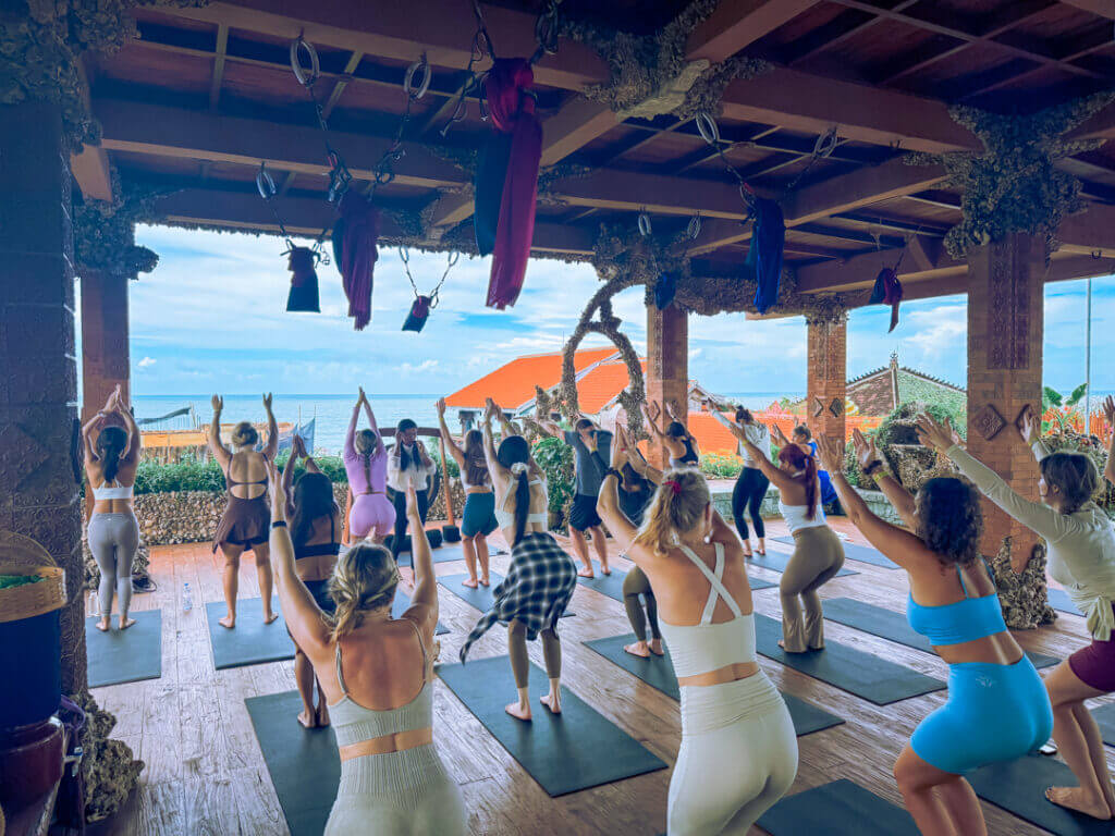 udara yoga rooftop canggu