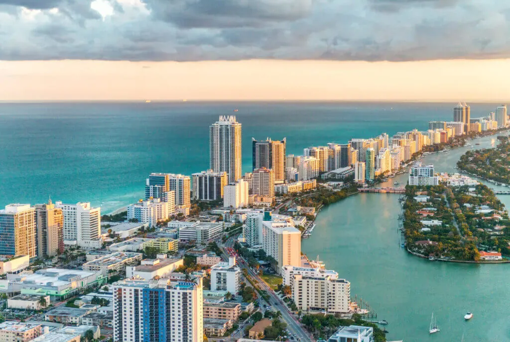 ultimate romantic thing to do in Miami for couples, take a tour in a helicopter and see the views of Miami from above