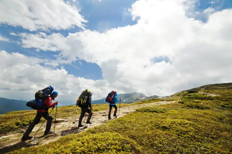 hiking packing list with the most important hiking essentials to take on a hike