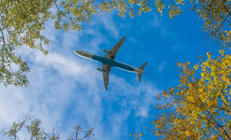 sustinable travel tips to be a more responsible and ethical traveler