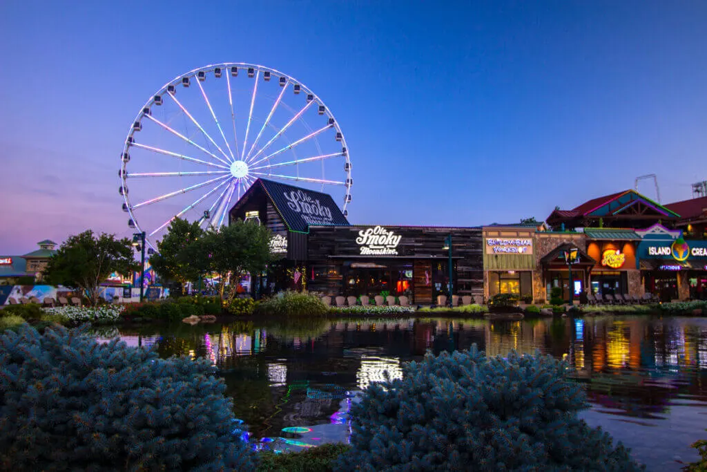 romantic things to do at night for couples in Gatlinburg TN ride the ferris wheel at the island in Pigeon Forge