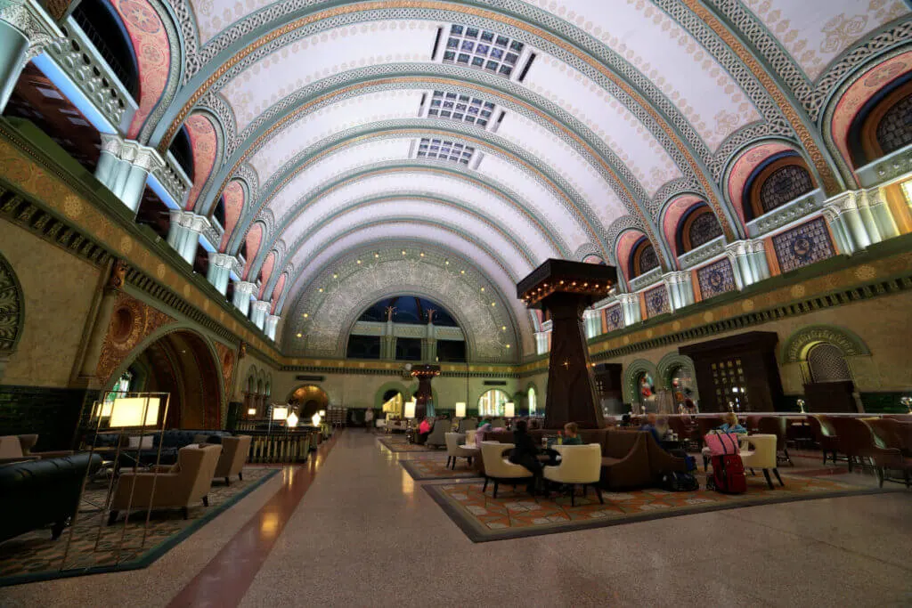 See the light show and Whispering Arch at Union Station Unique things to do in Saint Louis
