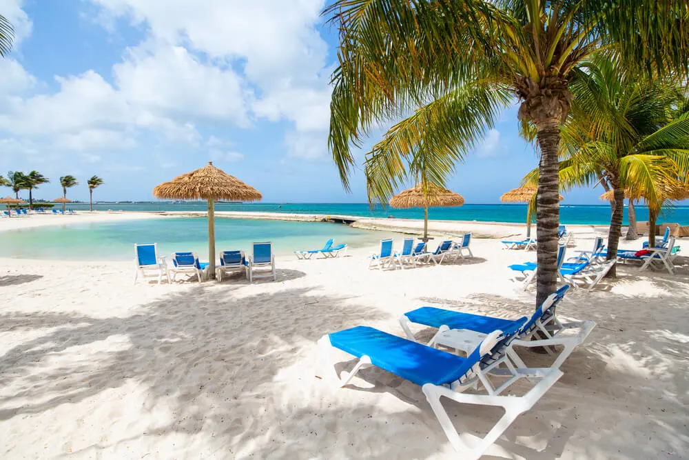 Beach white sand - things to know before you visit Aruba about costs and tipping