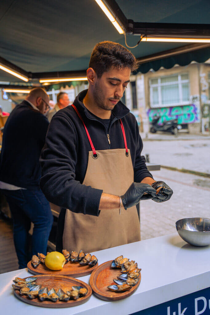 mussels street food istanbul