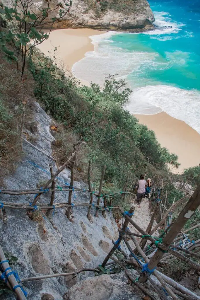 hiking down to nusa penida t rex beach- ladder in cliff with handrails
