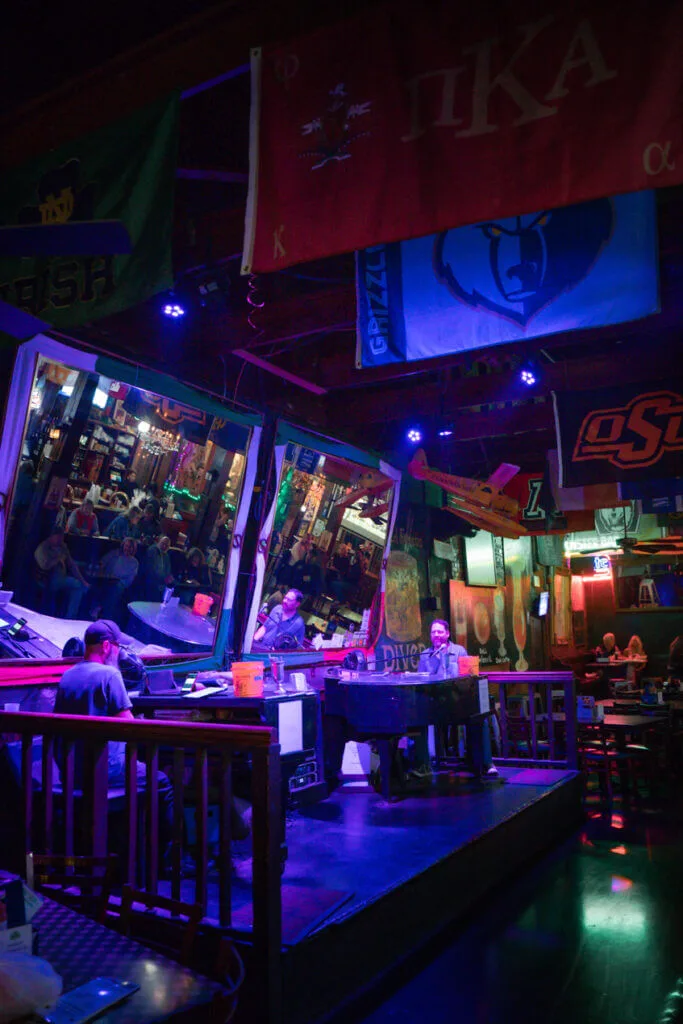 dualing pianos silky o'sullican's memphis