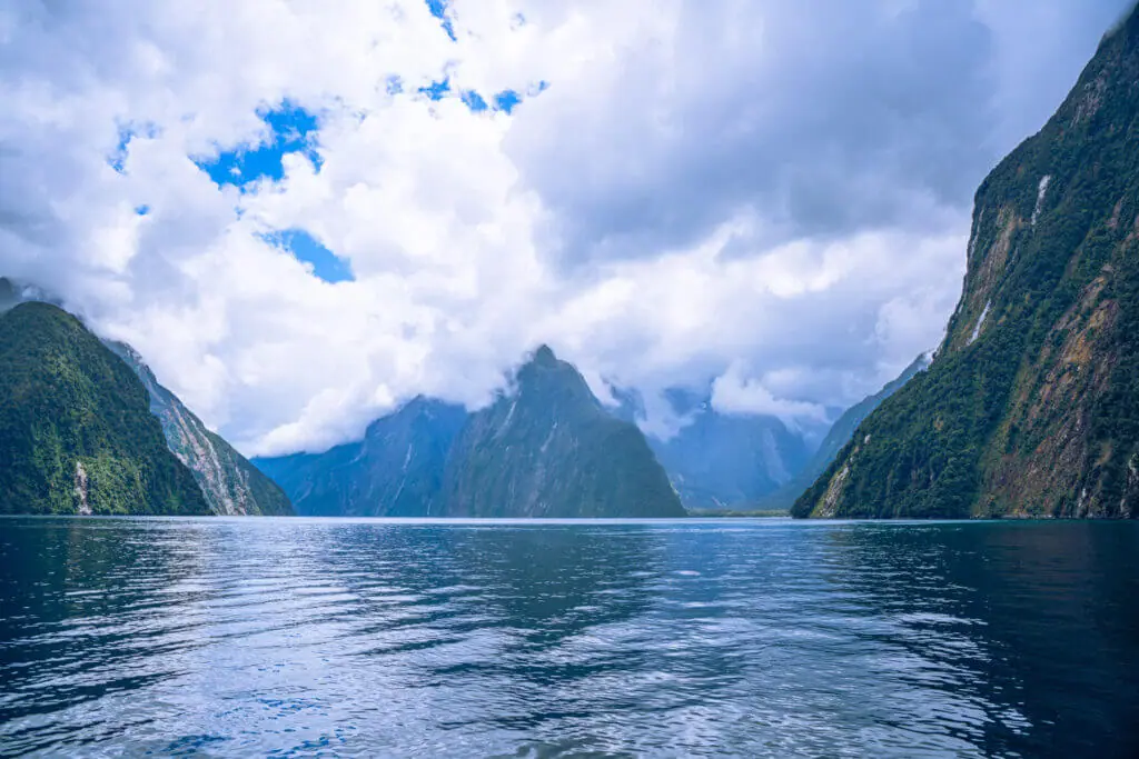 Milford Sound Day Trip From Queenstown: What to Know + How to Plan