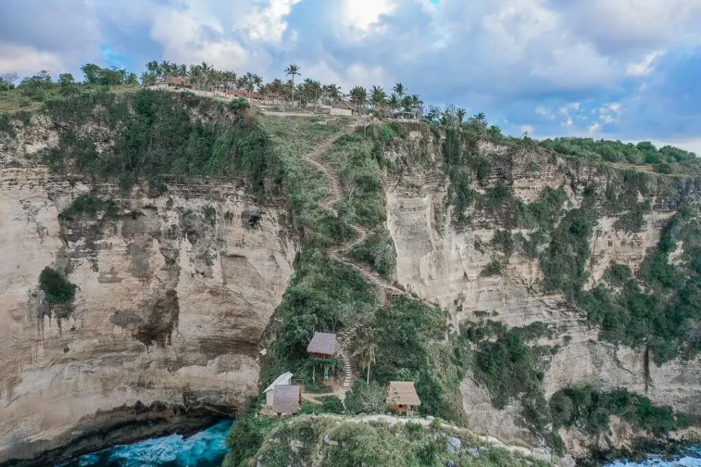 thousand islands viewpoint/rumah pohon treehouses stairs down cliff