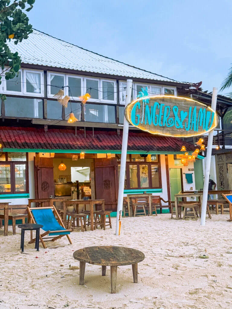 Ginger & Jamu beachside brunch nusa lembongan