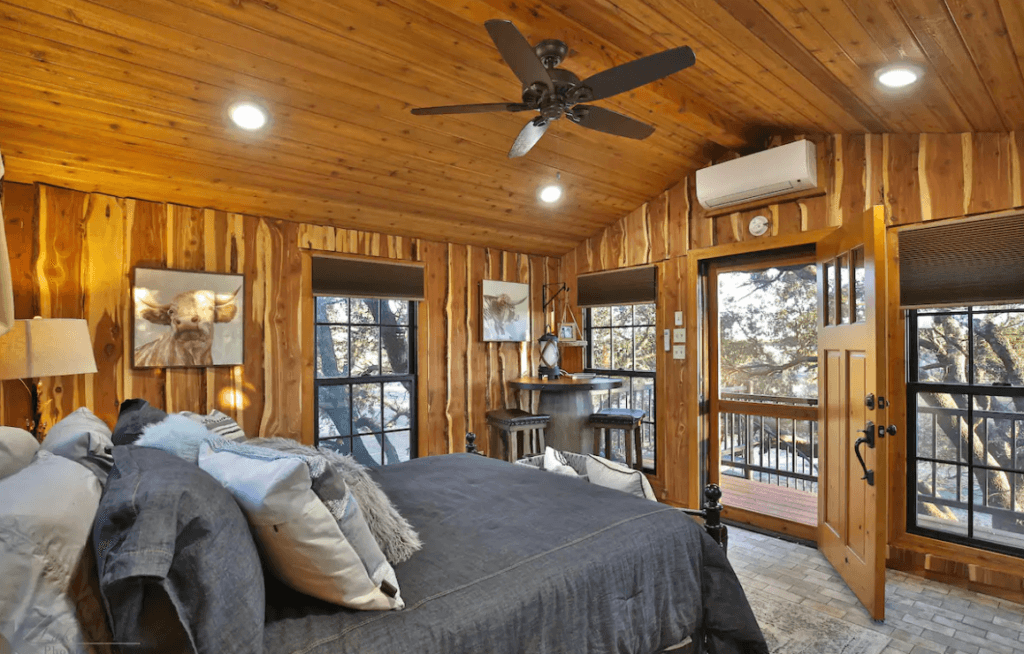 Unique Places to Stay in Texas - Ryders Treehouse Cabin Room