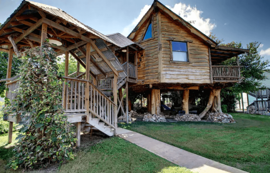 Cloud 9 Cabin Treehouse Texas Rental