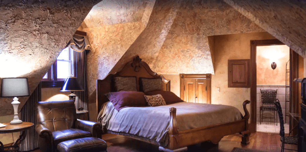 Landoll's Mohican Castle hotel room unique ohio