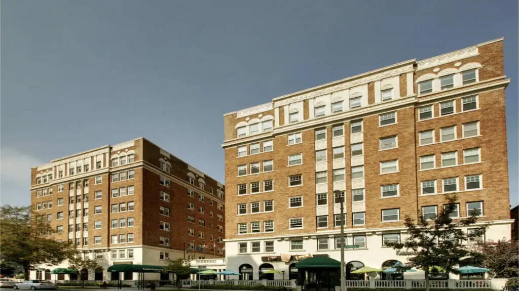 The Knickerbocker on the Lake - Lakeside Historic Milwaukee Hotel historic stay in the USA