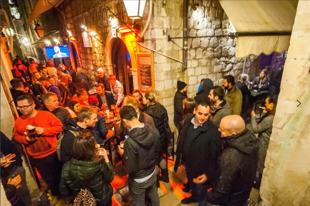 dubrovnik nightlife at karaka irish pub