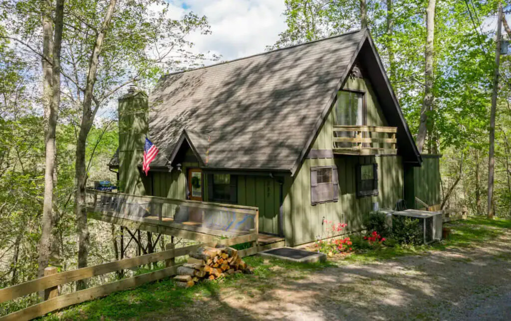 Treehouse Center Hill Lake exterior tennessee rental