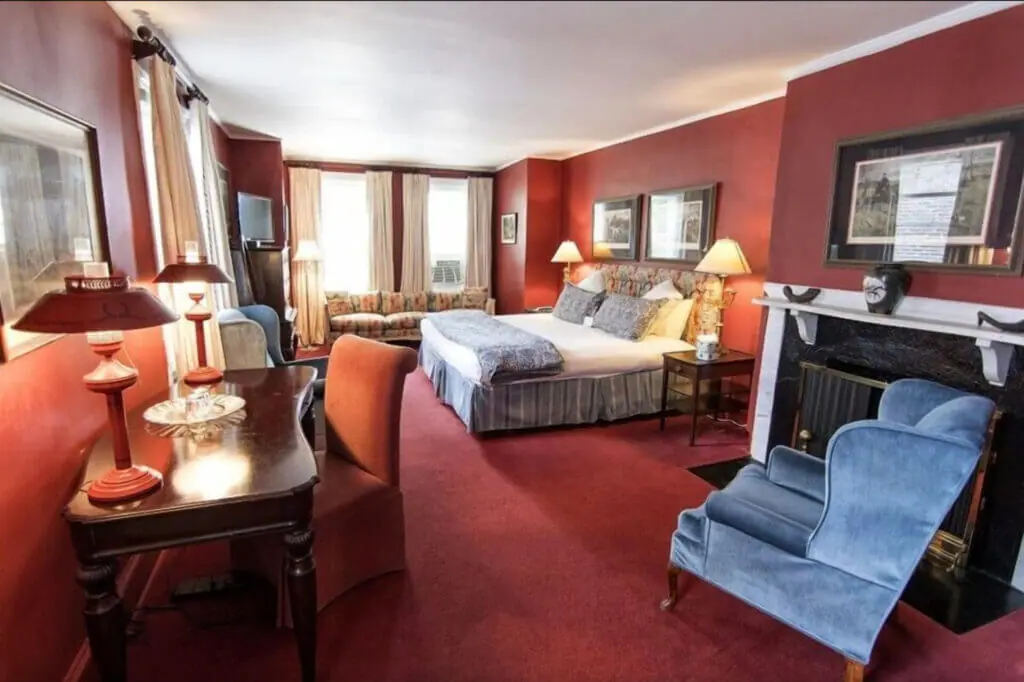 victorian style room at La Reserve on Pine historic b&b philadelphia with antique furnishings