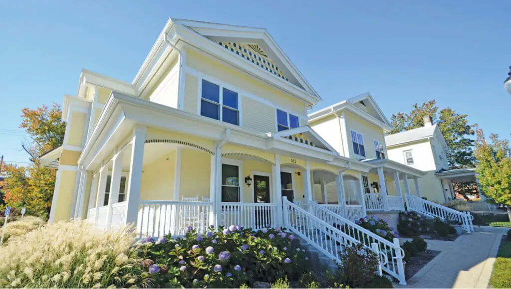 Exterior of Grant Street Inn