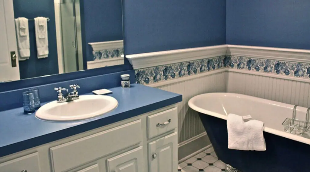 Charming bathroom interior of Nastle Inn