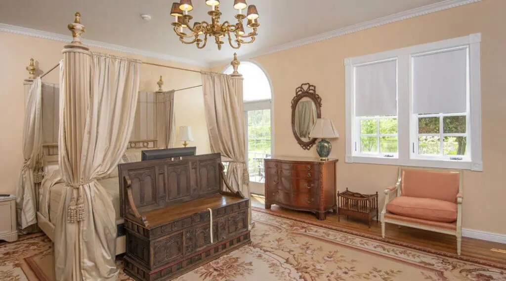 A unique bed and breakfast, Inntiquity in Indiana