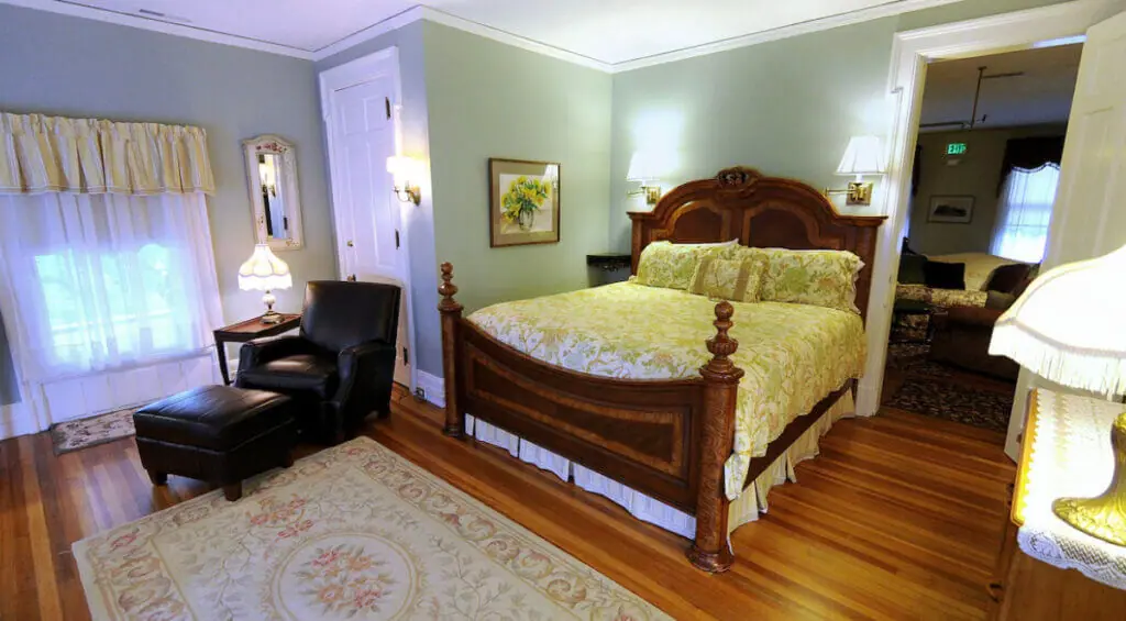 Oliver Inn room design