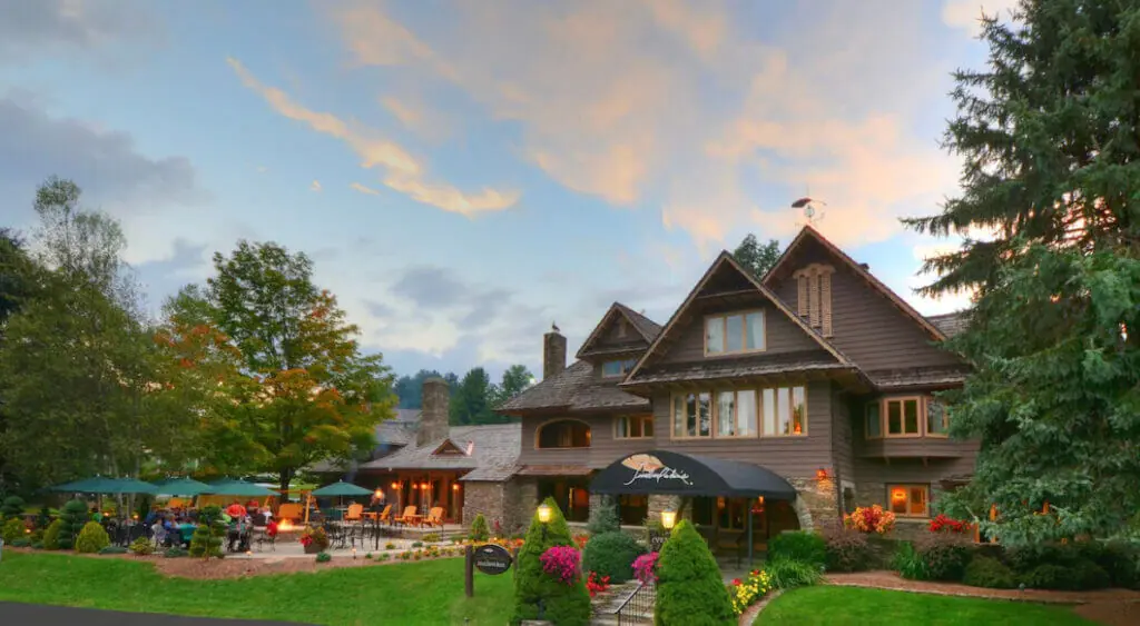 Exterior view of the cool place to stay in North Carolina, Chetola Resort