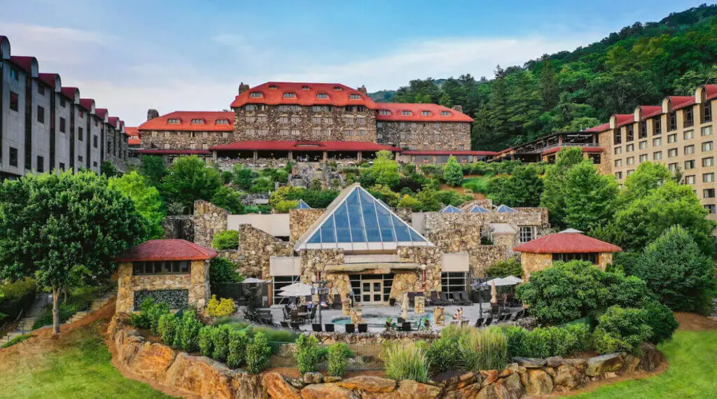 Exterior of Omni Grove Park Hotel in Asheville North Carolina