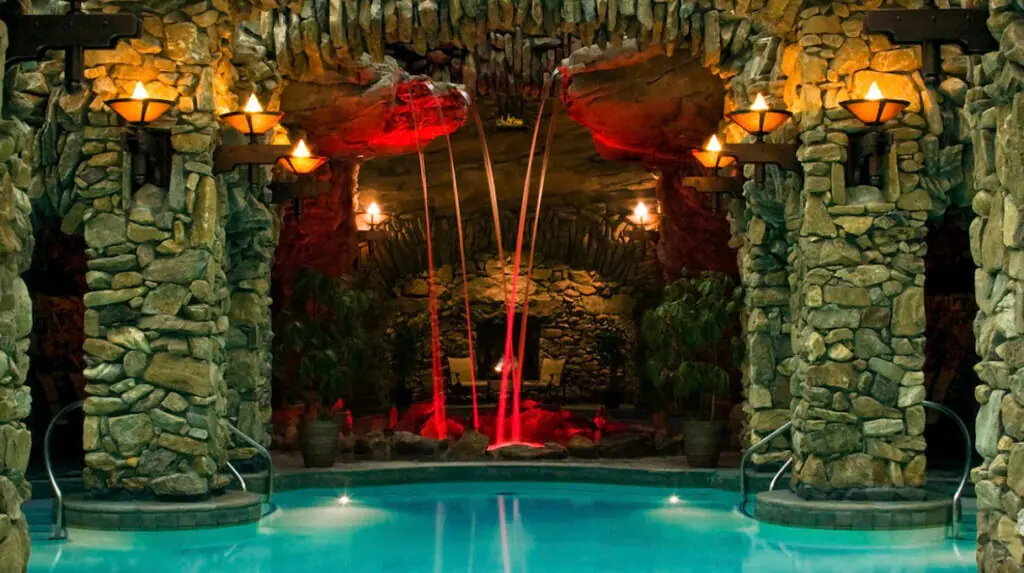Spa pool at Omni Grove Park Hotel