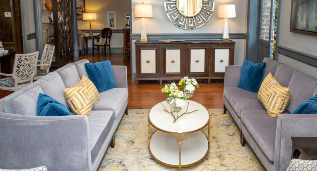 Lobby area of East Bay Inn