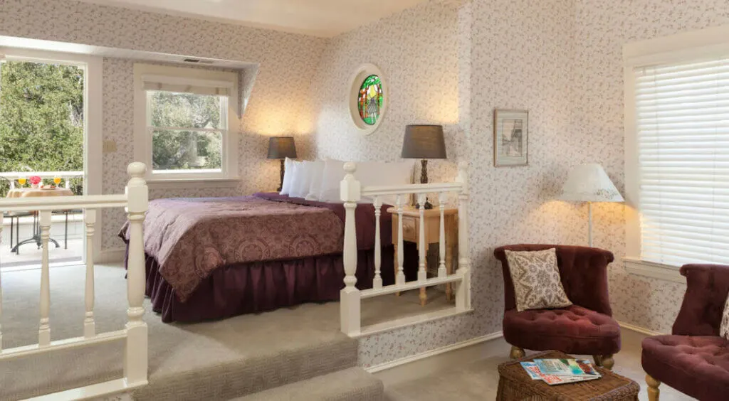 Cute unique hotel in Santa Barbara Cheshire Cat Inn